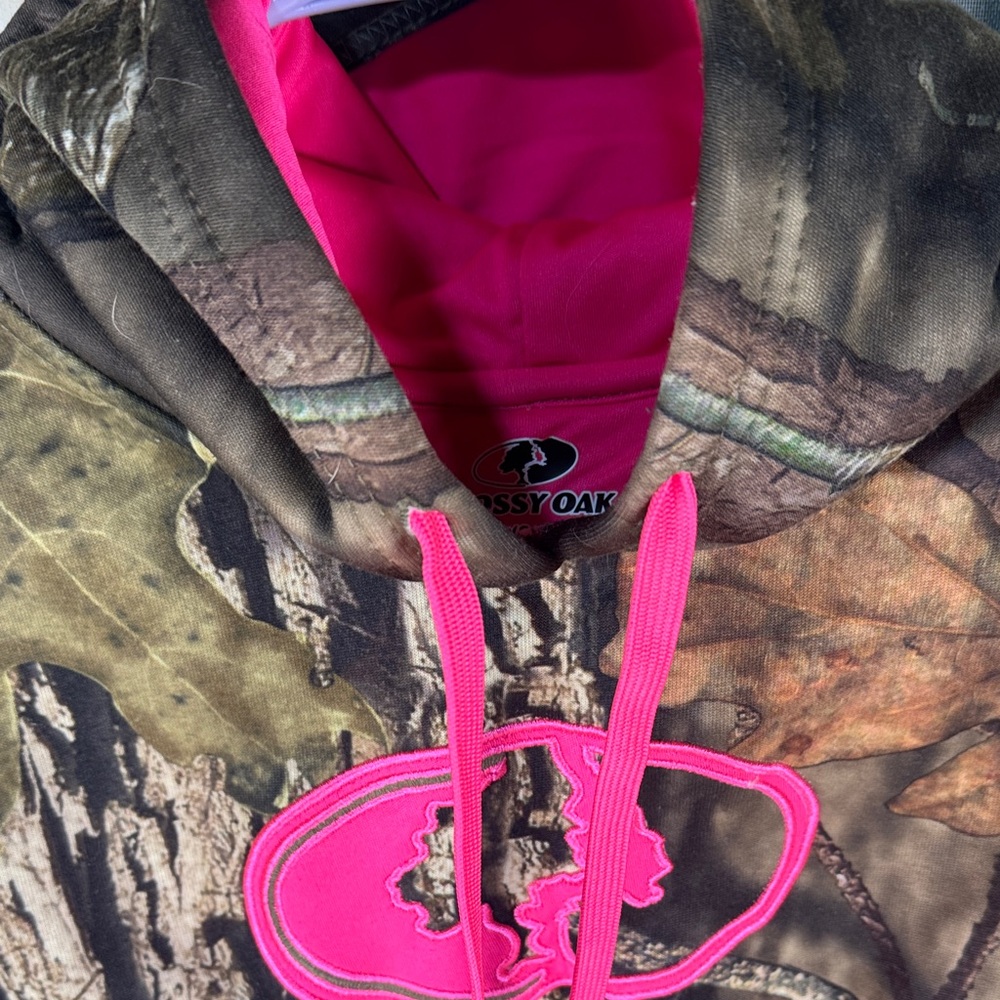 Mossy Oak Camo Hoodie with Bright Pink Logo - Picture 4 of 12